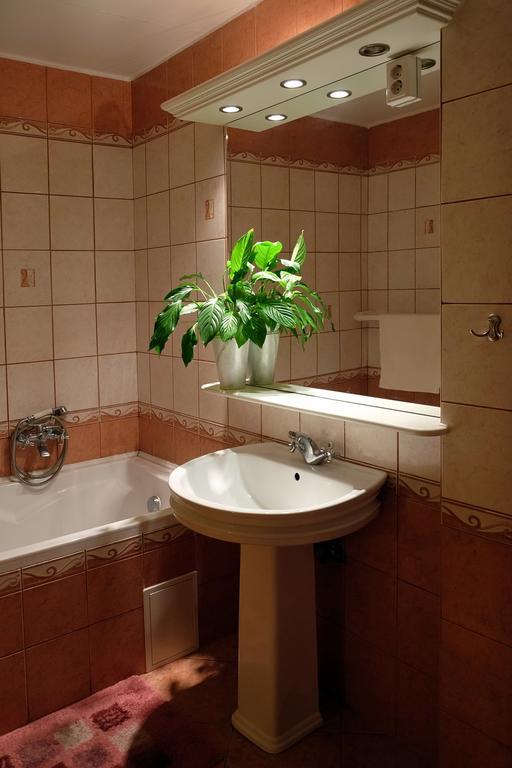 Var-Torony Apartman Gyula Extérieur photo