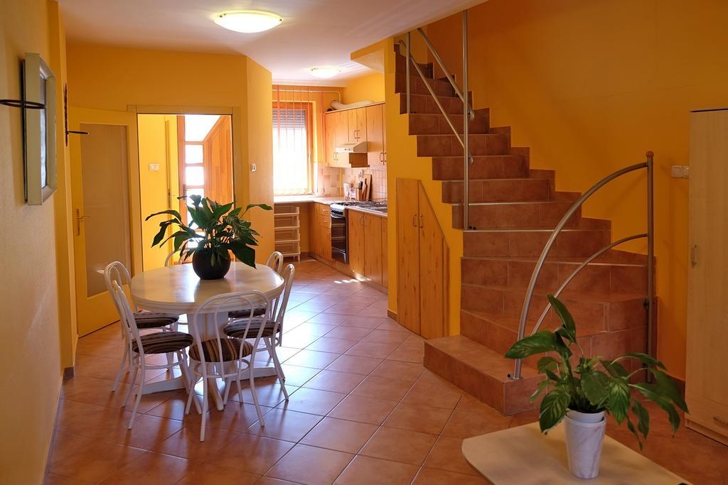 Var-Torony Apartman Gyula Extérieur photo