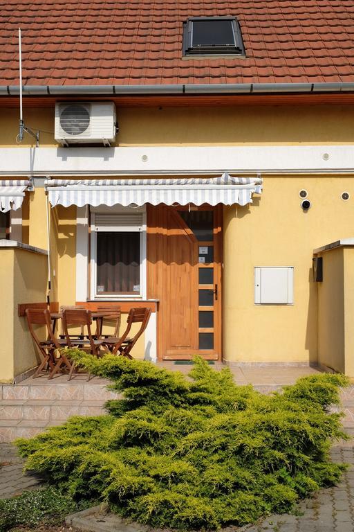 Var-Torony Apartman Gyula Extérieur photo
